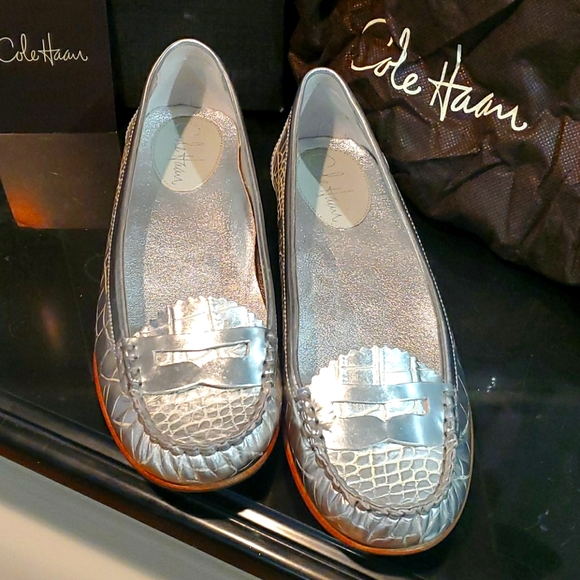 Cole Haan Silver flats Marlee  Moc size 8 - Picture 1 of 5